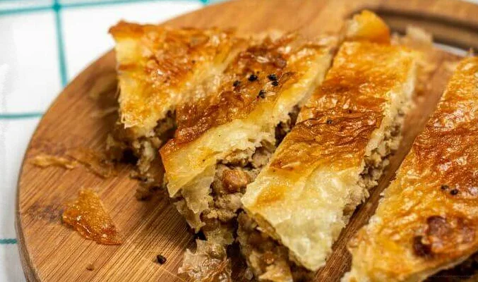 Слойки с тушёнкой. \ Фото: i.pinimg.com.