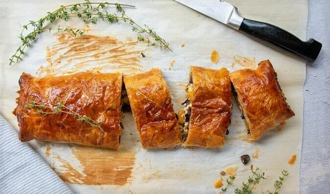 Слойки с мясной начинкой. \ Фото: omgyummy.com.