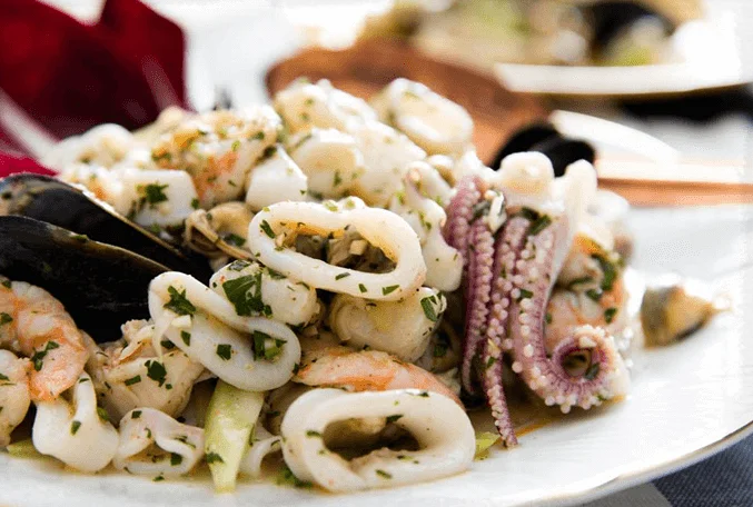 Салат из морепродуктов