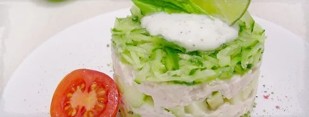 салат с авокадо и курицей