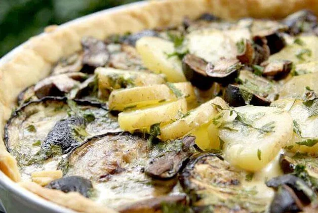 Пирог с баклажанами и грибами
