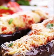 Баклажанные лодочки с кускусом и помидорами