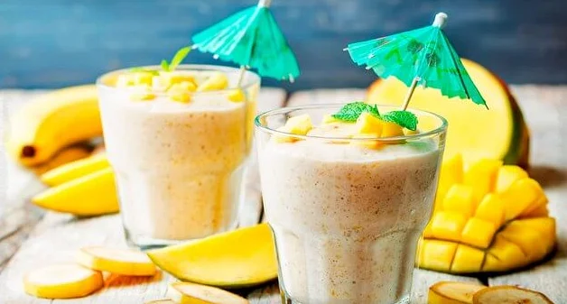 Молочный коктейль с бананом и мороженым