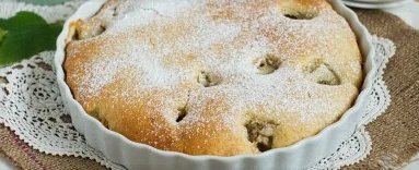 Шарлотка с яблоками и бананом
