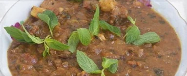 Буглама с соусом ткемали, чесноком и зеленью из баранины