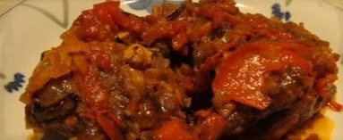 Тушеная баранина с овощами и черноплодной рябиной
