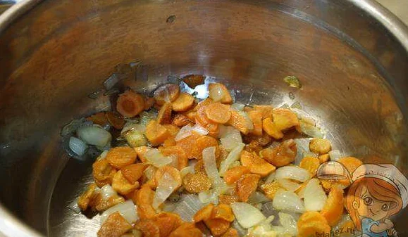 пассеруем лук и морковь