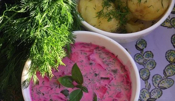 Сварить до готовности молодой картофель. Заправить сливочным маслом и укропом. Подавать в отдельных тарелках. Приятного аппетита, друзья!