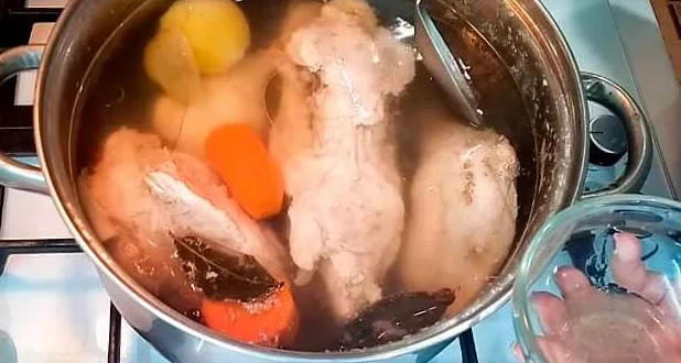 курица в бульоне