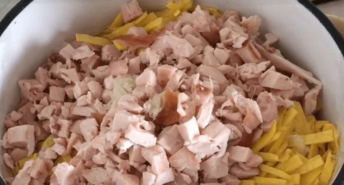 Блинный салат с копченой курицей – 6 рецептов салата с блинами и курицей