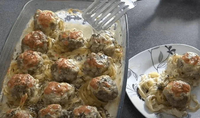 Гнезда с фаршем и луком в духовке