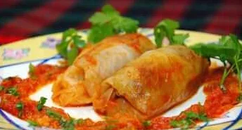 Голубцы с рисом и фаршем в капустных листьях