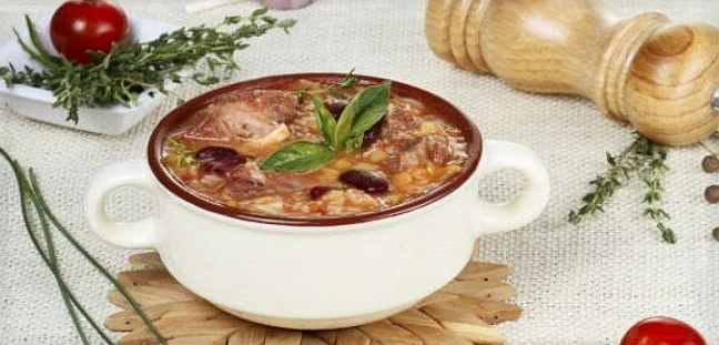 Гордость грузинской кухни: питательный суп харчо из разных видов мяса 1
