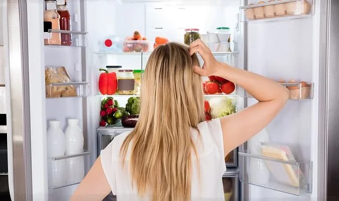 В холодильнике должен лежать определенный набор продуктов. / Фото: edinstvennaya.ua