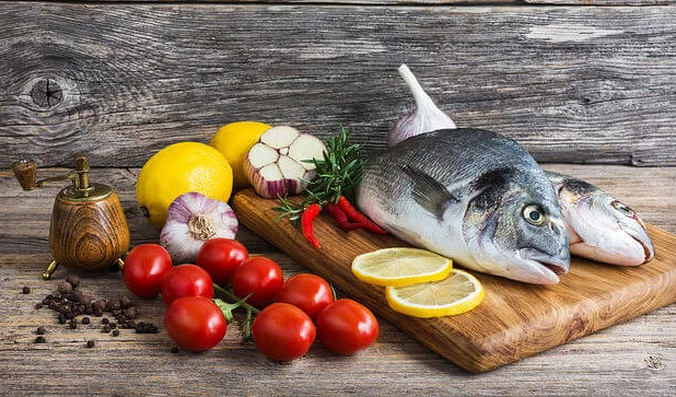 Рыбные котлеты делают из речной, морской и озерной рыбы средней жирности, хотя жирность котлет можно уменьшить или увеличить