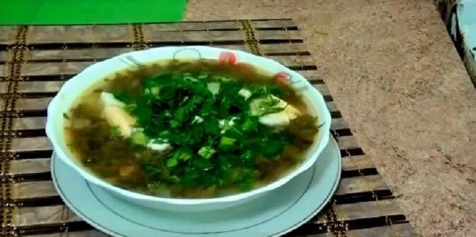 Зеленые щи из шпината и щавеля