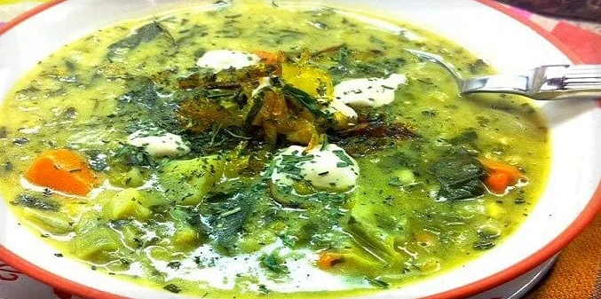Зеленые щи из шпината с капустой