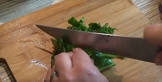 Режем шпинат