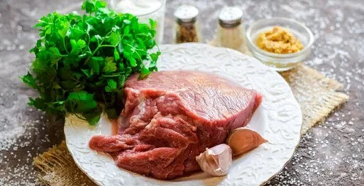 Подготавливаем мясо