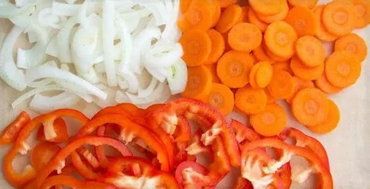 Измельчаем овощи