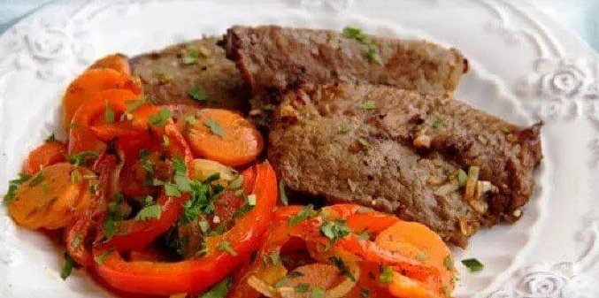 Говядина с овощами, запеченная в духовке