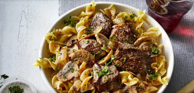 Попробуйте приготовить простейший бефстроганов. \ Фото: mastercook.com.