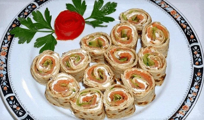 Рулет из лаваша с семгой, имбирем и сливочным сыром