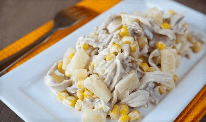 20 очень вкусных салатов с копченой курицей и ананасом