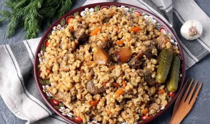 Плов из перловки. \ Фото: russianfoods.com.