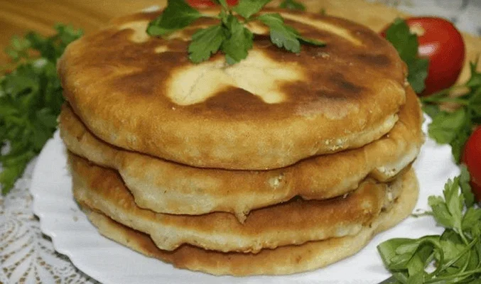 Жареные лепешки на кефире со сливочным маслом