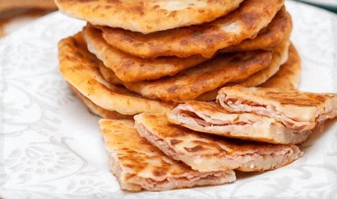 Жареные лепешки с ветчиной