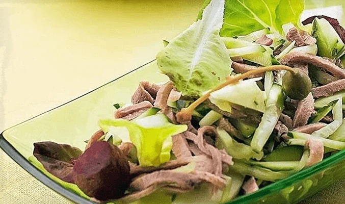 Салат с говяжьим языком и яблоками