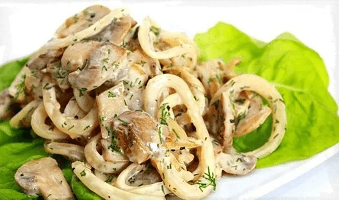 Салат с шампиньонами и кальмарами - рецепты