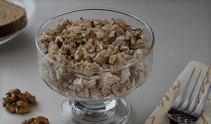 Салат с шампиньонами и грецкими орехами - рецепты