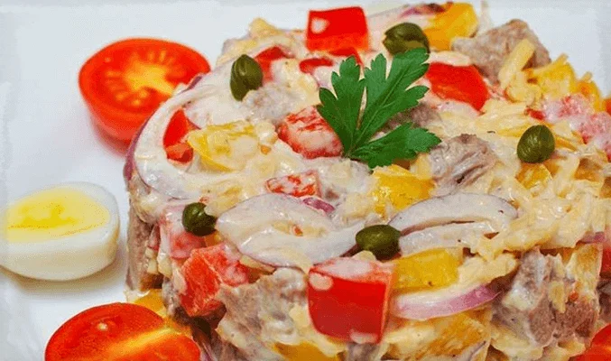 Салат с говяжьим языком и перцем
