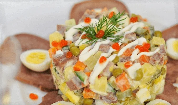 Салат с говяжьим языком и ананасами