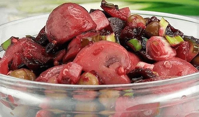 Салат с шампиньонами и свеклой - рецепты