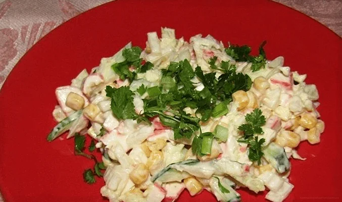 Постный салат с пекинской капустой и крабовыми палочками - рецепты