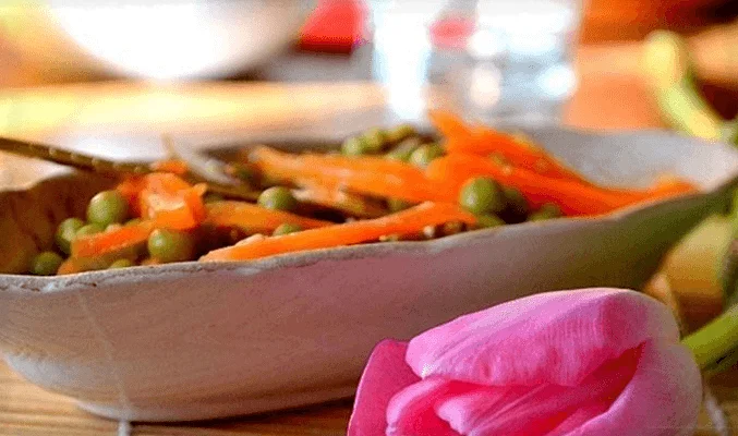 Постный салат с морковью и финиками - рецепты