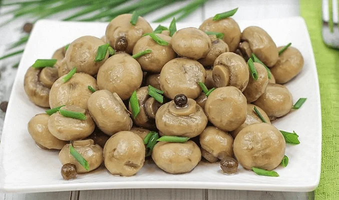 Маринованные шампиньоны с бальзамиком и зеленым луком