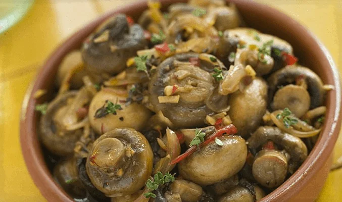 Шампиньоны, маринованные с тимьяном в рисовом уксусе