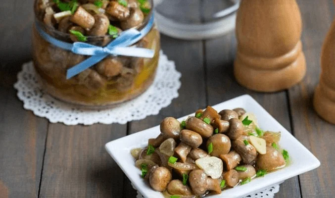 Маринованные шампиньоны с тархуном и цедрой лимона