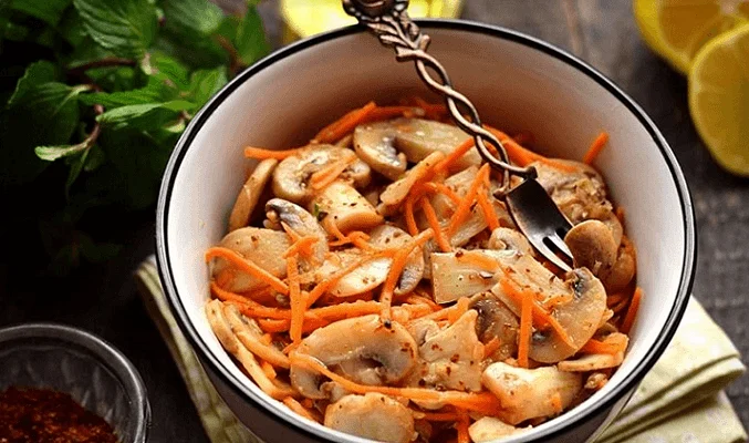 Маринованные шампиньоны с морковью