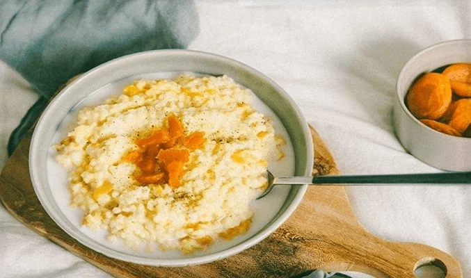 Пшенная каша с курагой на молоке