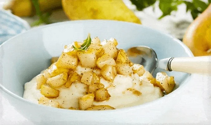 Пшенная каша с грушей и молоком