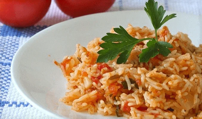 Рисовая каша с помидорами и сыром