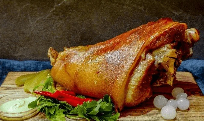 Свиная рулька с имбирем