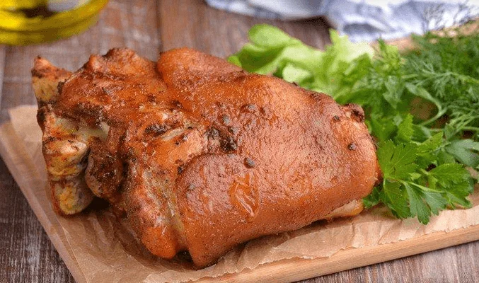 Нежная свиная рулька в духовке