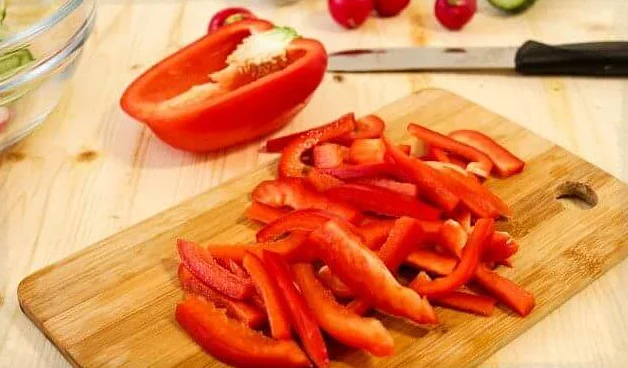 Нарезанный болгарский перец
