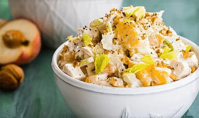 Салат с курицей и персиками - рецепты